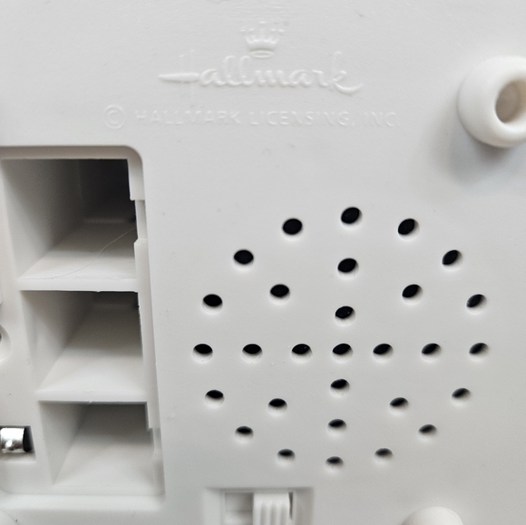 NWT Hallmark 2012 Light-Up Musical Santa's Workshop‎ North Pole Village - Picture 9 of 15